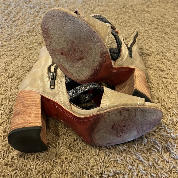 Freebird Tiara in Taupe - Picture 4 of 5